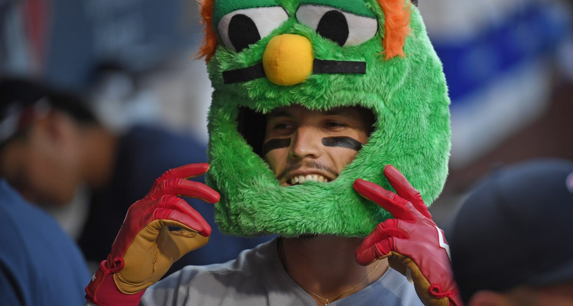 Red Sox’s Jarren Duran Turns Tables, Pranks Phillie Phanatic