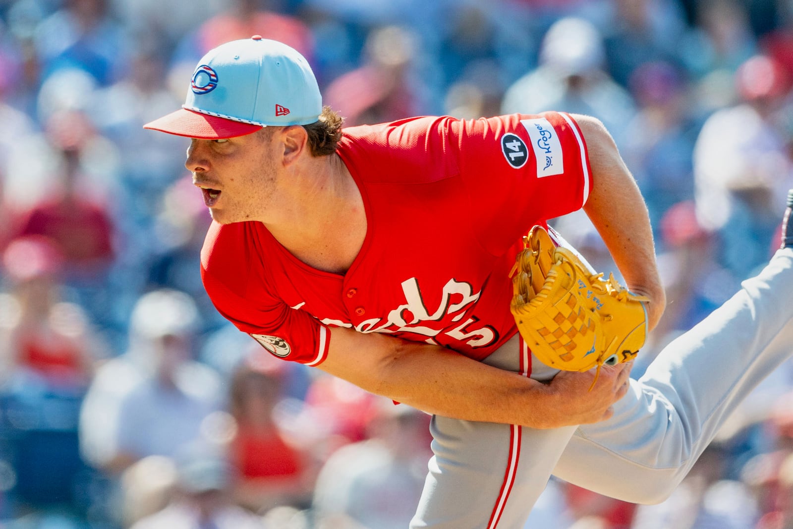 Cincinnati Reds closing pitcher Emilio Pagan throws in the ninth inning of a baseball game against the Philadelphia Phillies, Friday, July 4, 2025, in Philadelphia. (AP Photo/Laurence Kesterson)