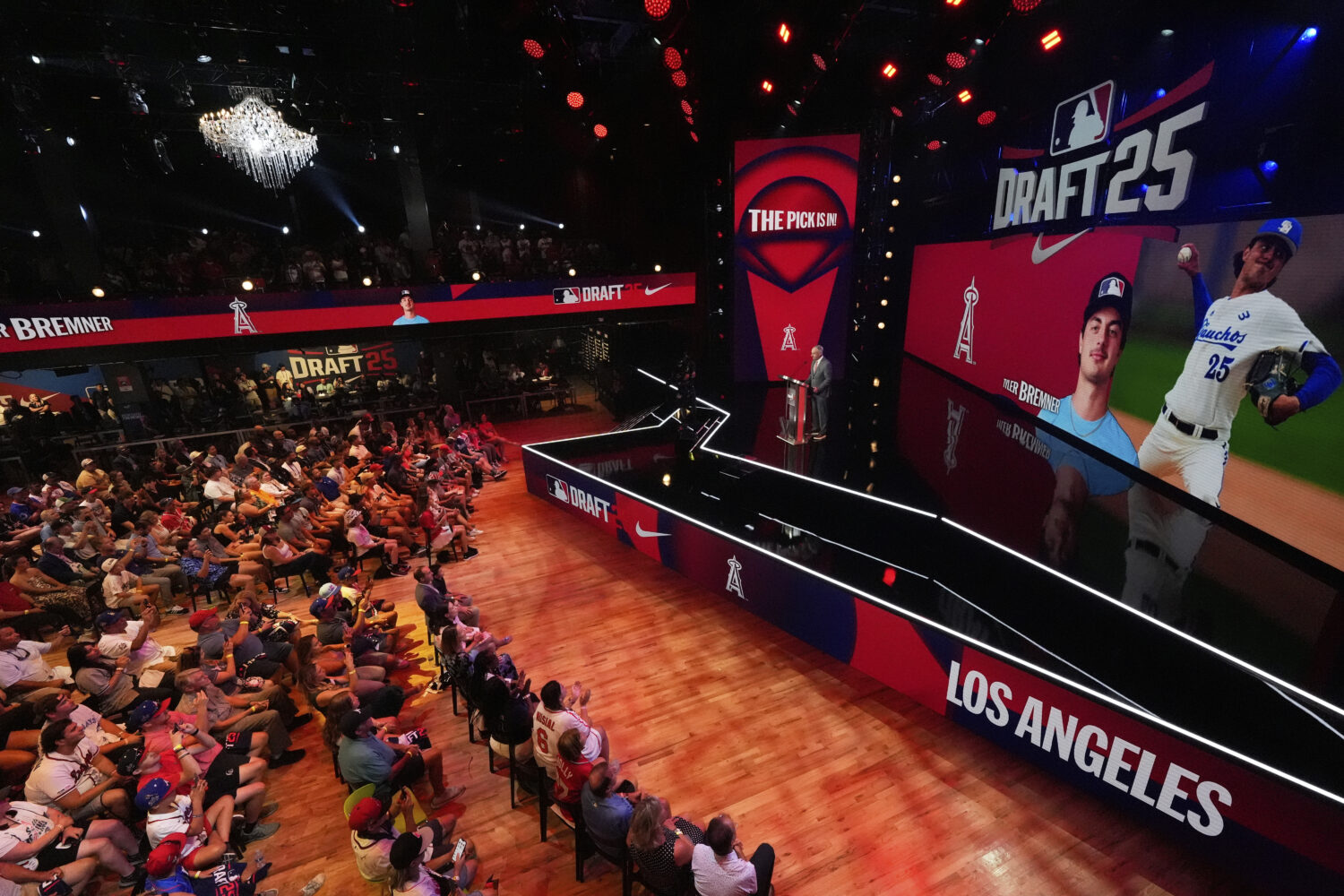 Diamondbacks take Brian Curley...