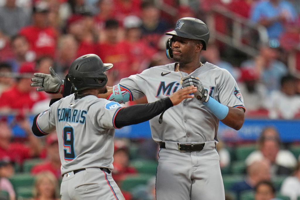 Sánchez hits two-run HR, Quantrill, three Marlins relievers shut out Cardinals