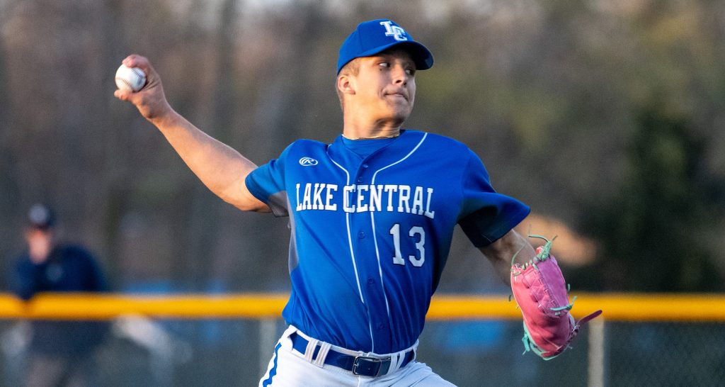 Milwaukee Brewers pick RHP Joshua Flores