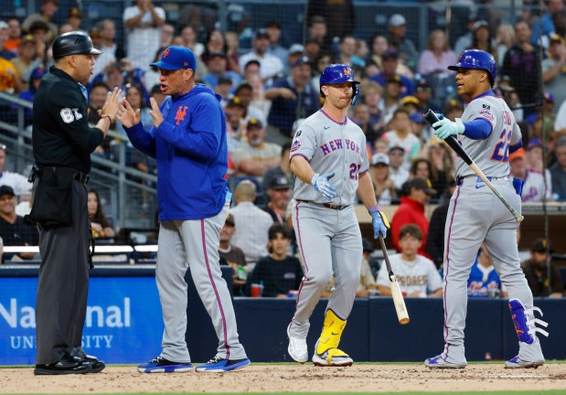 Juan Soto #22 of the New York Mets, right, is held back by Pete Alonso #20 as manager Carlos Mendoza #64 argues with umpire Emil Jimenez #82 during the third inning at Petco Park on July 28, 2025 in San Diego, California. (K.C. Alfred / The San Diego Union-Tribune)