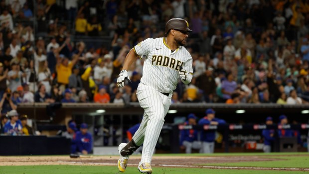 Elias Díaz #17 of the San Diego Padres hits a RBI single in the fifth inning against the New York Mets at Petco Park on July 28, 2025 in San Diego, California. (K.C. Alfred / The San Diego Union-Tribune)