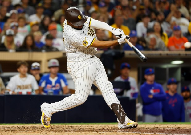 Elias Díaz #17 of the San Diego Padres hits a walk off single in the ninth inning to beat the New York Mets 7-6 at Petco Park on July 28, 2025 in San Diego, California. (K.C. Alfred / The San Diego Union-Tribune)