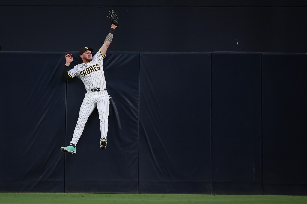 Nick Pivetta starts strong, Padres steal a win from Diamondbacks