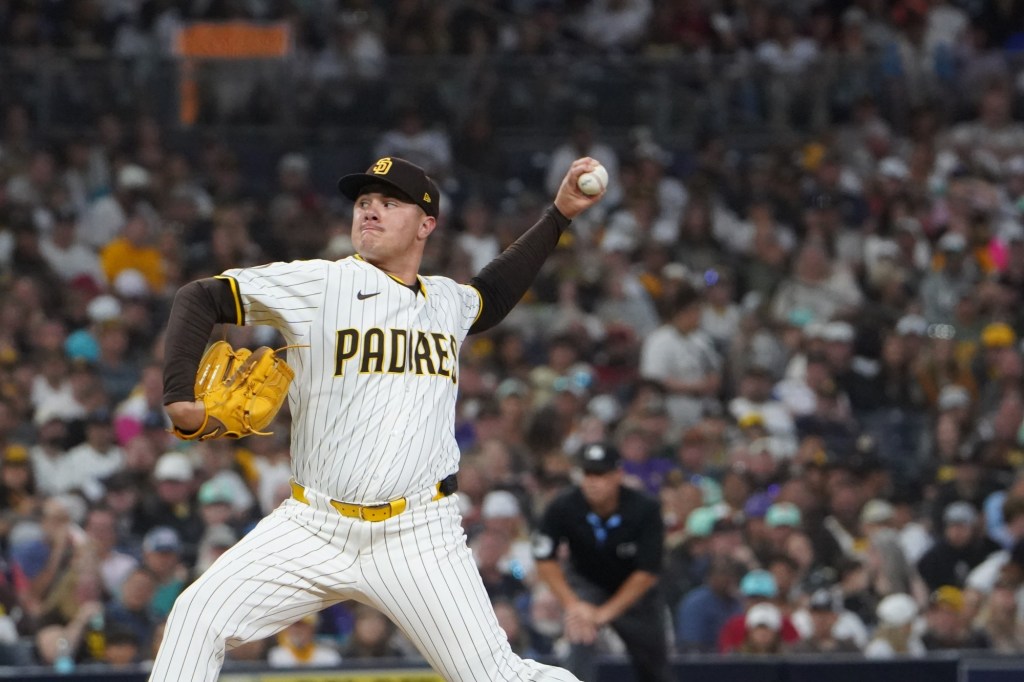 Bombs and the bullpen lift Padres past Diamondbacks