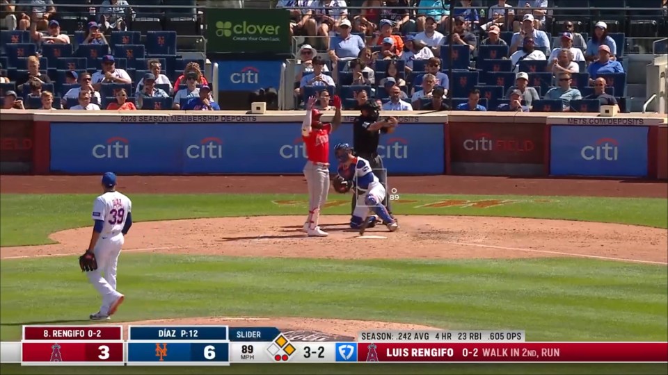 Screenshot of a baseball game, showing a batter and pitcher.