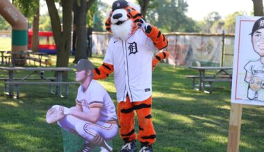 Leprechauns honor Royal Oak native, 11-time Detroit Tigers all-star catcher Bill Freehan before victory – The Oakland Press