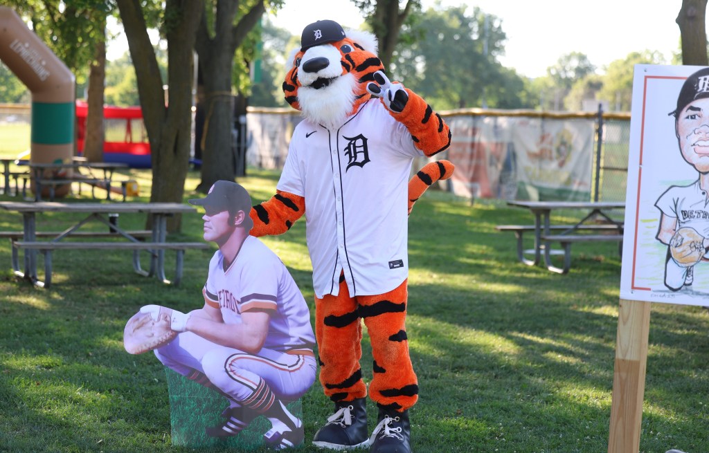 Leprechauns honor Royal Oak native, 11-time Detroit Tigers all-star catcher Bill Freehan before victory – The Oakland Press