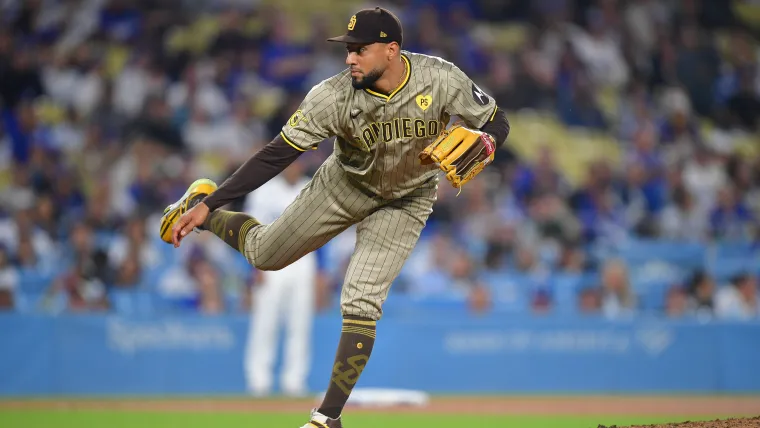 Padres predicted to make Robert Suarez decision amid struggles image