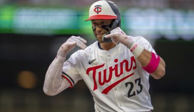 Lewis returns to Twins lineup