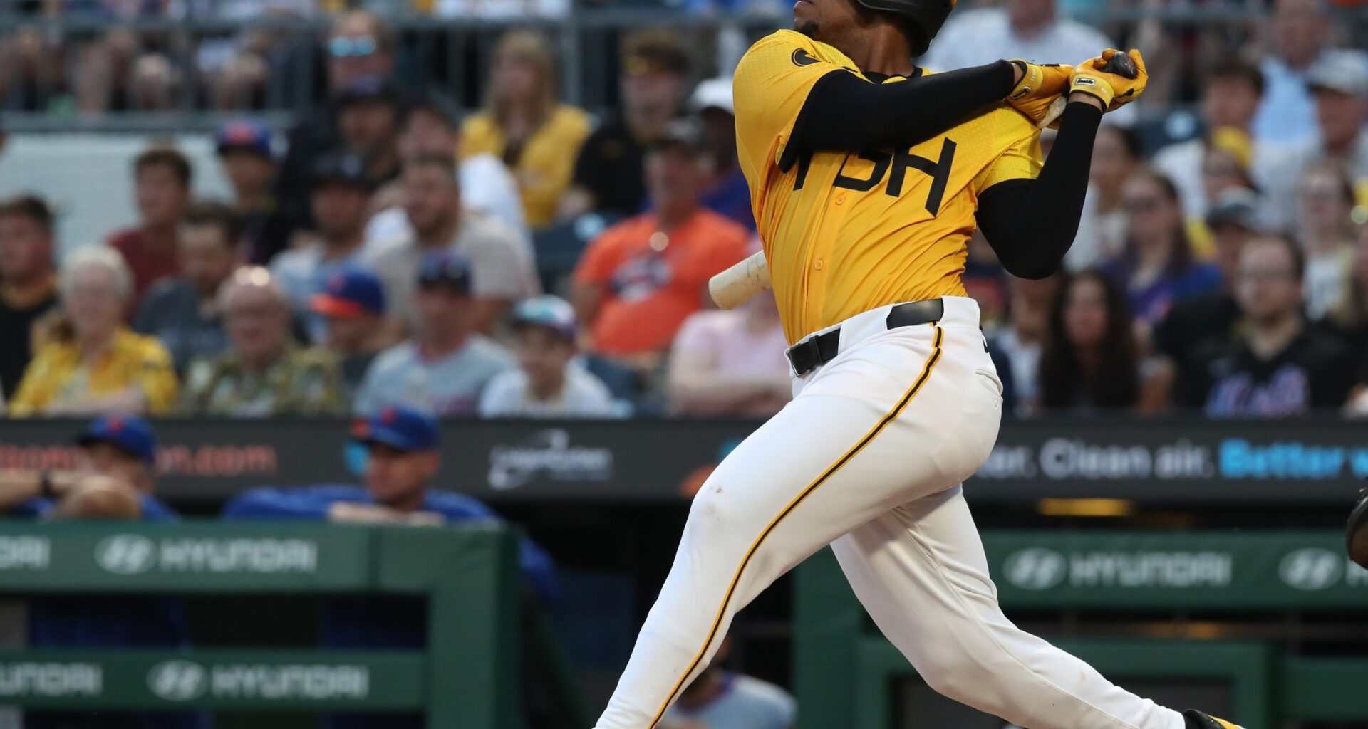 Pirates 3B Hayes Subject to Trade Rumors, but it's Not That Easy