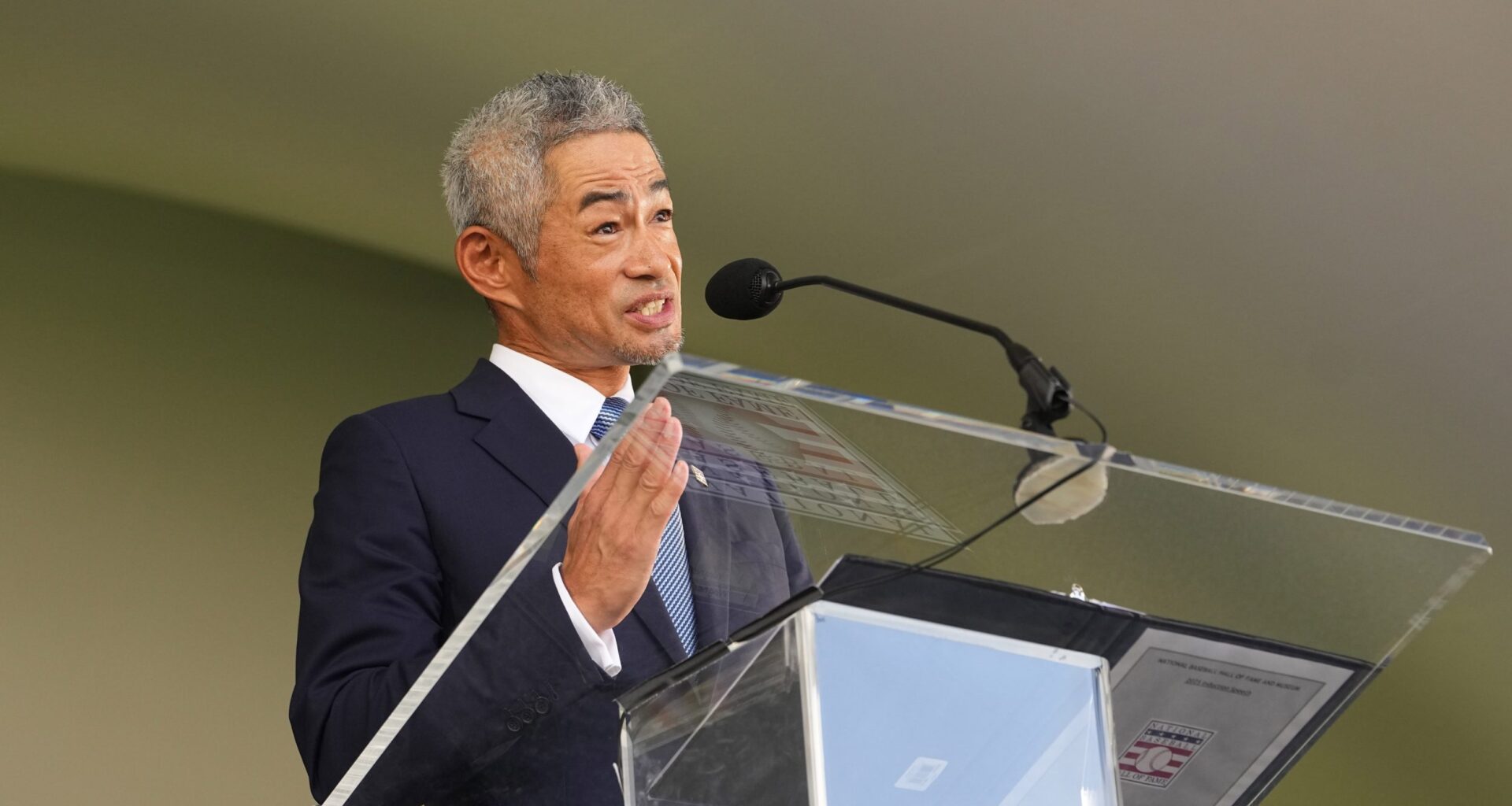Ichiro Suzuki shades Marlins during Hall of Fame acceptance speech