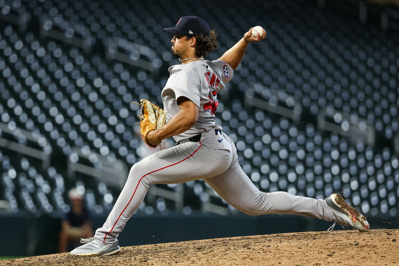 Red Sox Jordan Hicks, forced to wait 90 minutes through weather delay, put in ‘uncomfortable’ scenario