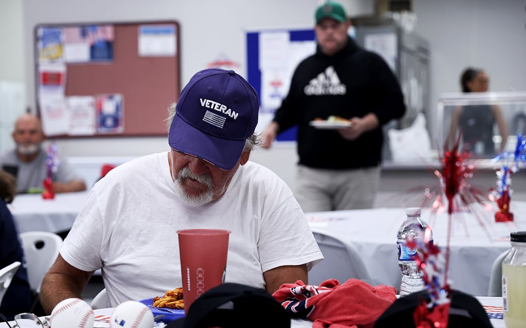Diamondbacks pitch in to support unhoused veterans at Phoenix’s MANA House