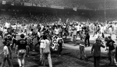 Chicago White Sox hold ‘Disco Demolition Night’ at Comiskey Park – Chicago Tribune