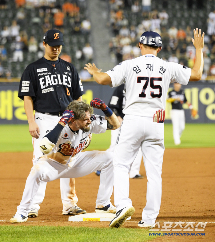 The average number of spectators last in Seibu (23,433) is higher than Samsung (22,806) who ranks first in the KBO League, and Hanshin 41,904 performers and top box office (Min Chang-ki's Japanese baseball)