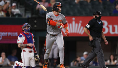 Orioles score seven runs in extra innings in 10-6 win, Tromp exits with back discomfort (updated)