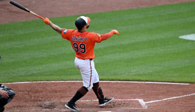 Sánchez leaves game in Atlanta with right knee soreness