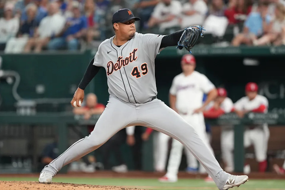 Detroit Tigers relief pitcher Carlos Hernandez (49) delivers a pitch to the Texas Rangers during the eighth inning at Globe Life Field in Arlington, Texas, on Saturday, July 19, 2025.