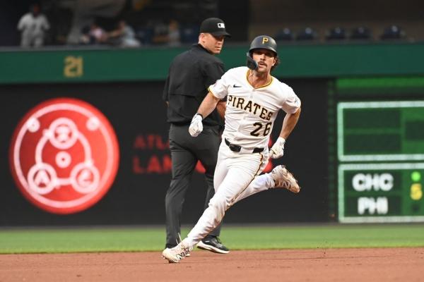Royals re-acquire INF Adam Frazier in trade with Pirates thumbnail