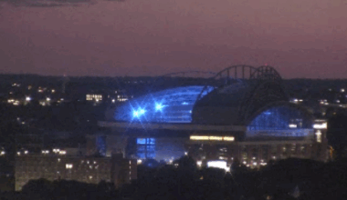 Brewers ballpark lit up in honor of fallen Milwaukee officer