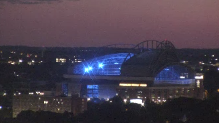 Brewers ballpark lit up in honor of fallen Milwaukee officer