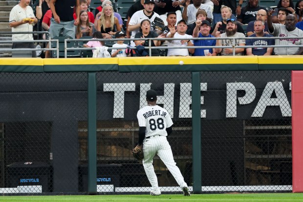 Chicago White Sox outfielder Luis Robert Jr. (88) chases a RBI double ball from Toronto Blue Jays third base Addison Barger (47) during the third inning at Rate Field Tuesday July 8, 2025, in Chicago. (Armando L. Sanchez/Chicago Tribune)