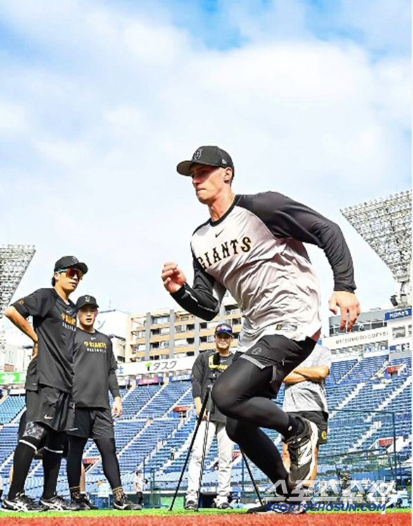 A Czech-born Yomiuri outfielder...Monster Sasaki hits a double at 163 kmh, changes from a foster player to a formal player to a right-winger at No. 7 