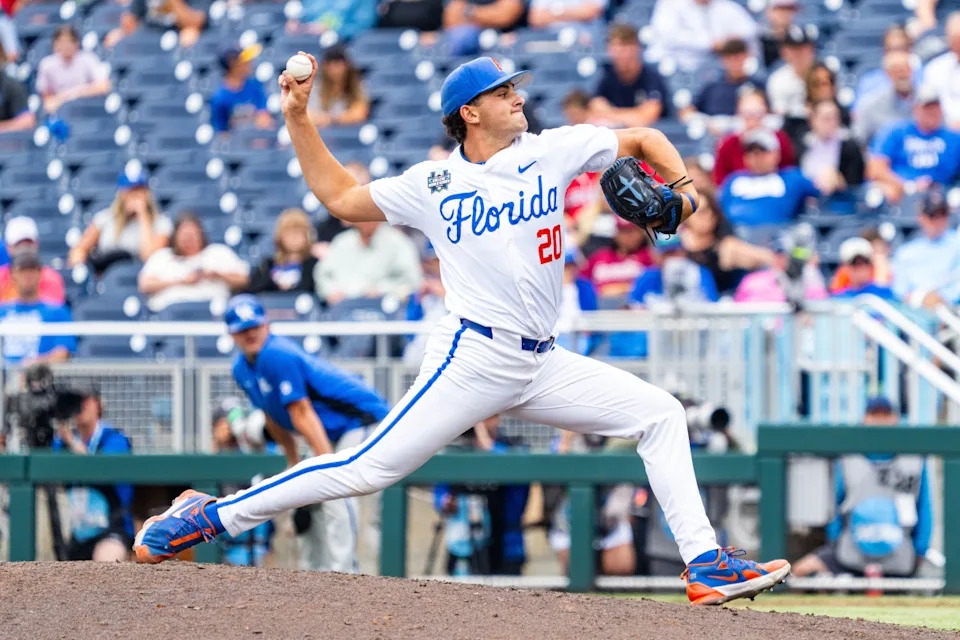 Jun 19, 2024; Omaha, NE, USA; Florida Gators pitcher Jake Clemente (20) pitches against the Kentucky Wildcats during the sixth inning at Charles Schwab Field Omaha. Mandatory Credit: Dylan Widger-USA TODAY Sports© Dylan Widger-Imagn Images