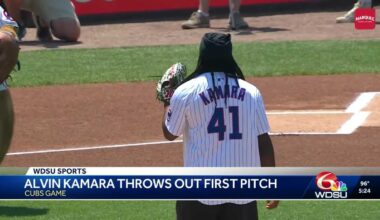 New Orleans Saints RB throws first pitch at Chicago Cubs game