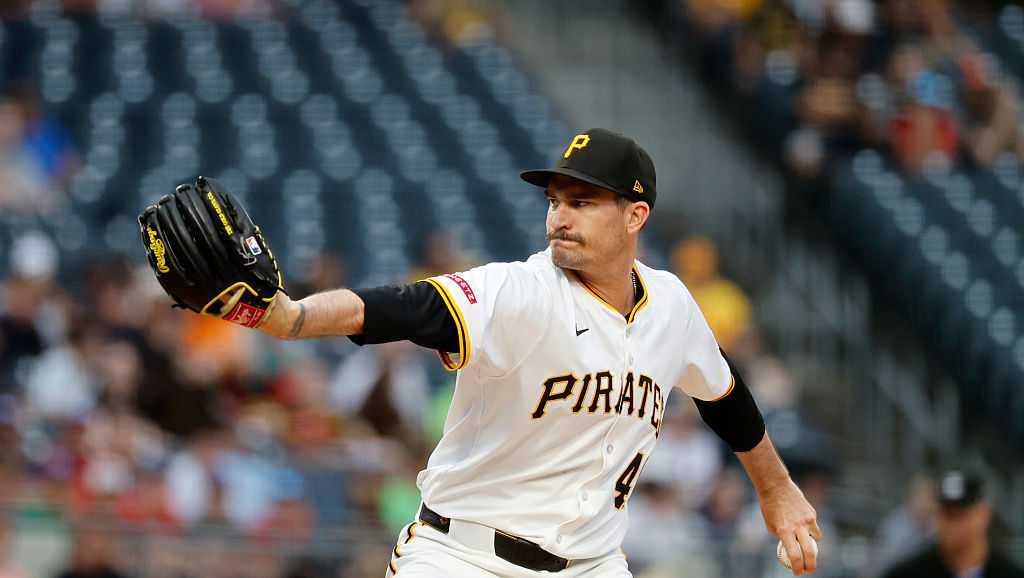 Heaney takes no-hitter into 6th and Pirates stay hot with 7-0 win over Cardinals