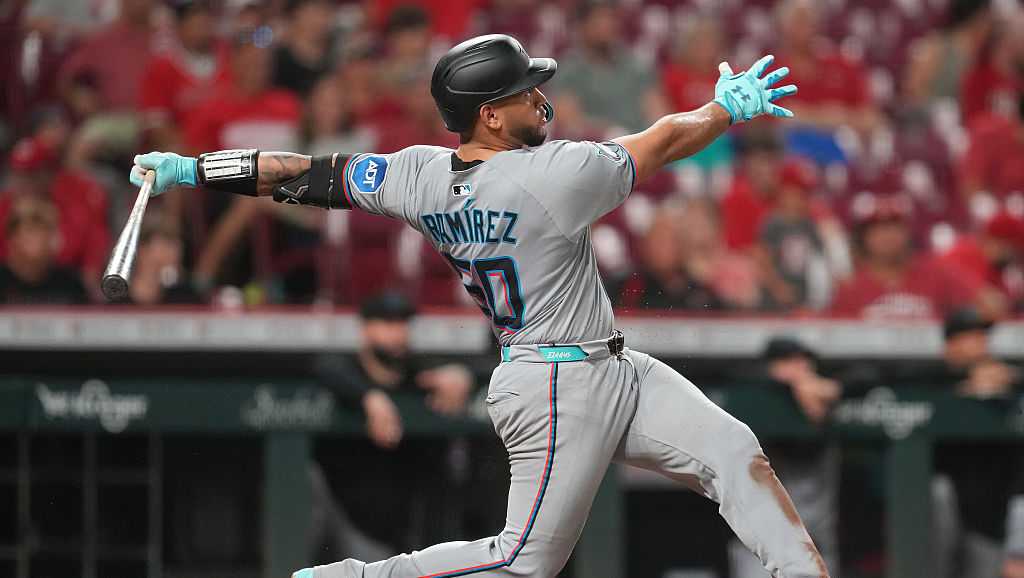 Junk and Ramírez lead surging Marlins to 5-1 win over Reds
