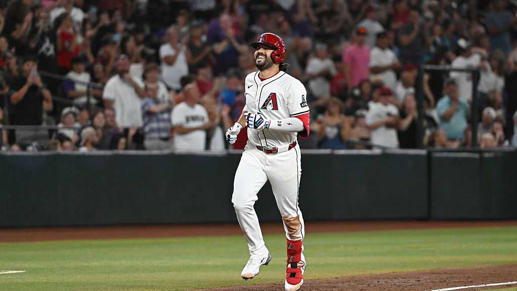 Reds reportedly interested in trading for former fan favorite Eugenio Suárez