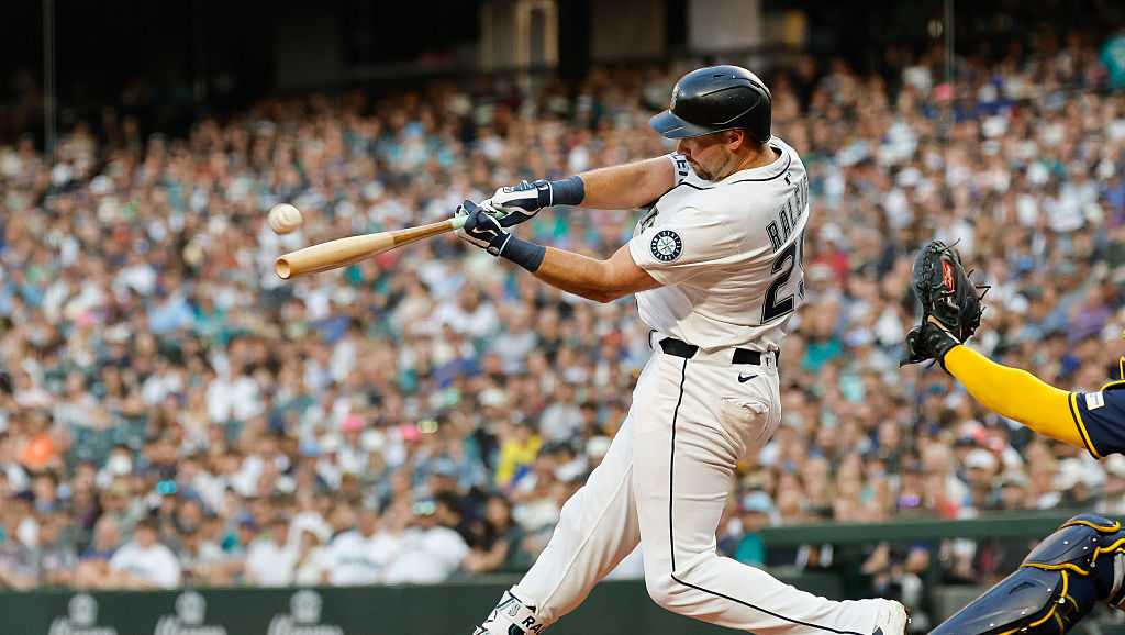 Homerun king snaps Brewers streak, ends hope for free burgers