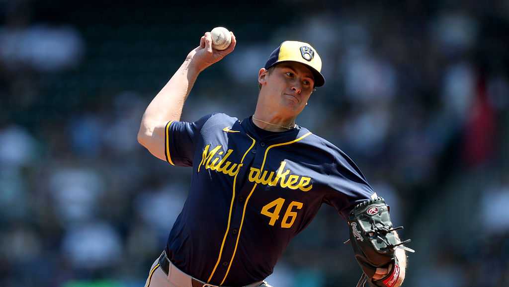 Brewers secure series victory against Mariners