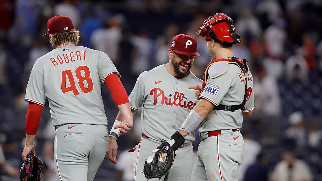 Schwarber, Realmuto power Phillies to 12-5 win, dropping Yankees 5 1/2 games back of Blue Jays