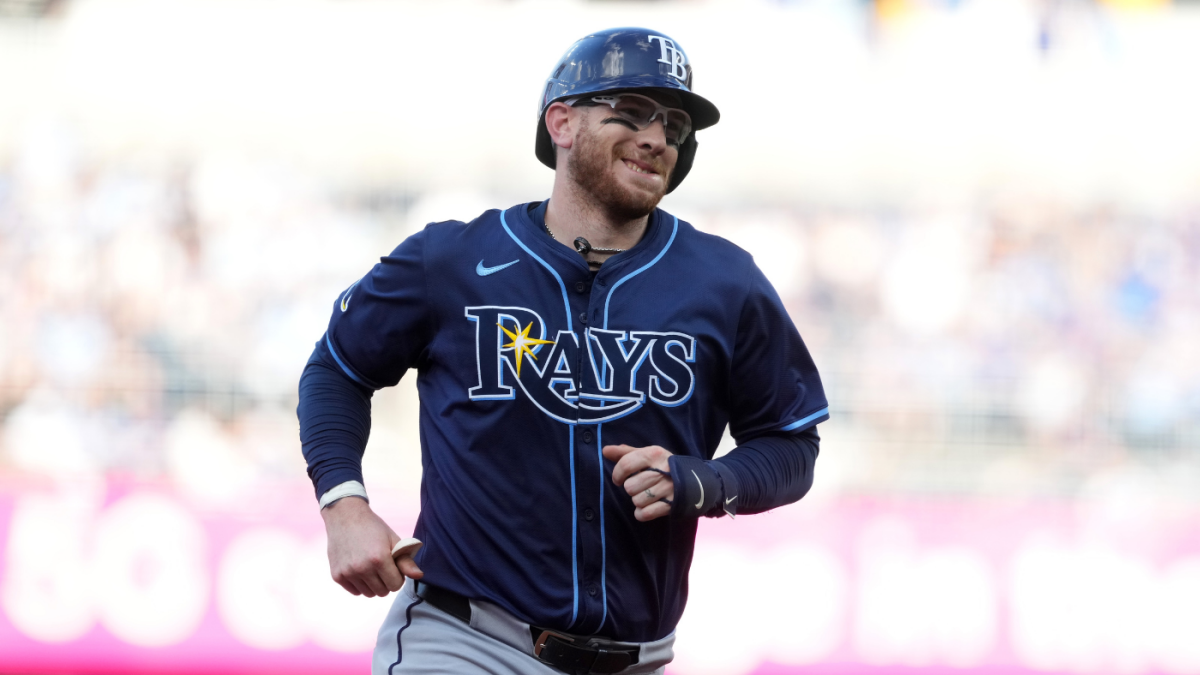 MLB trade deadline rumors: Brewers add backup catcher; Tigers land starting pitcher as Twins start sale