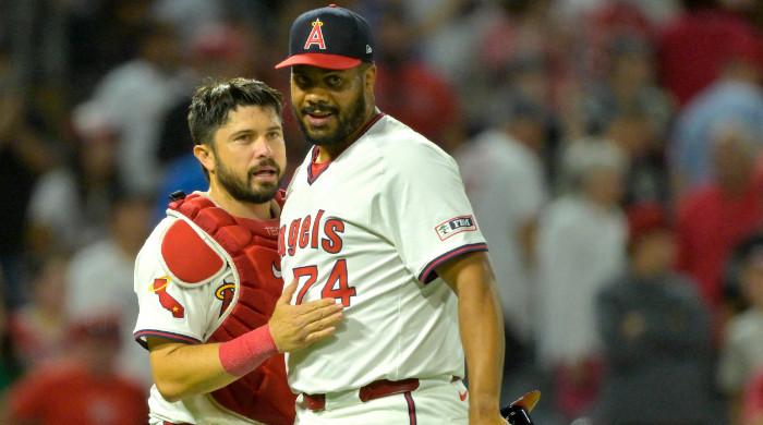 Mike Trout's two homers lift Angels past Rangers - Baseball