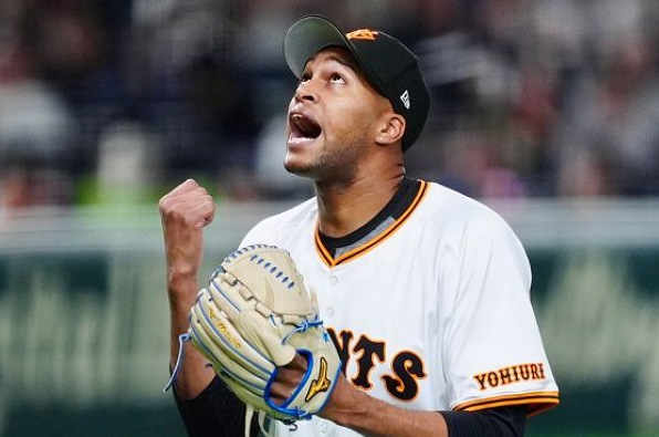 Radio Havana Cuba | Raidel Martinez Achieved his 29th Save in Japanese Baseball