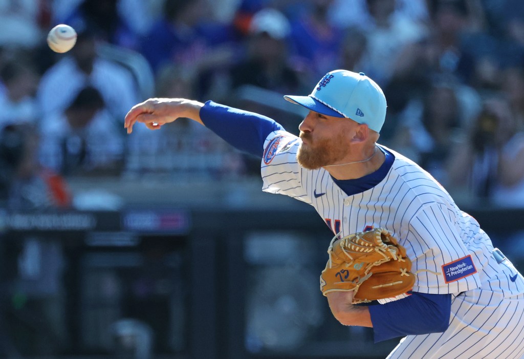 Reed Garrett pitches during the Mets-Yankees game on July 4, 2025. 
