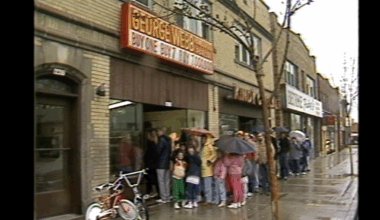 Brewers wins spark 80s free burger craze in Milwaukee