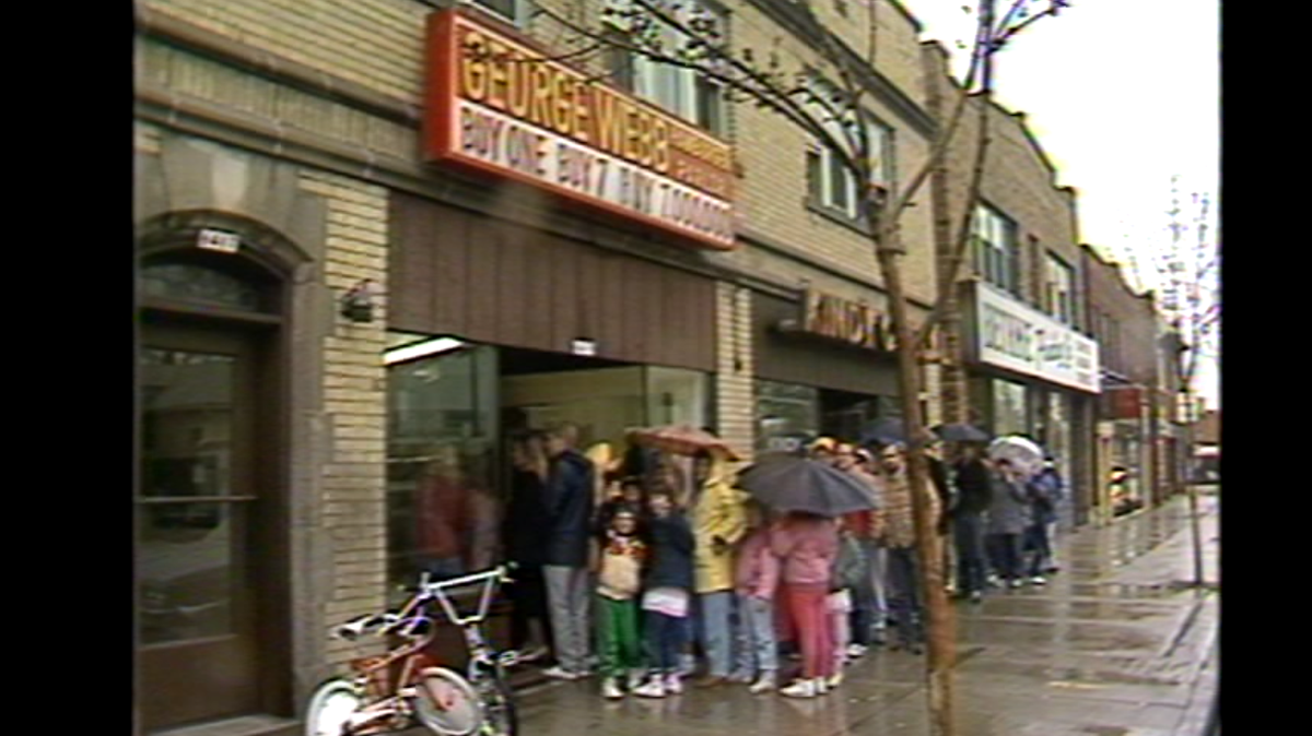 Brewers wins spark 80s free burger craze in Milwaukee