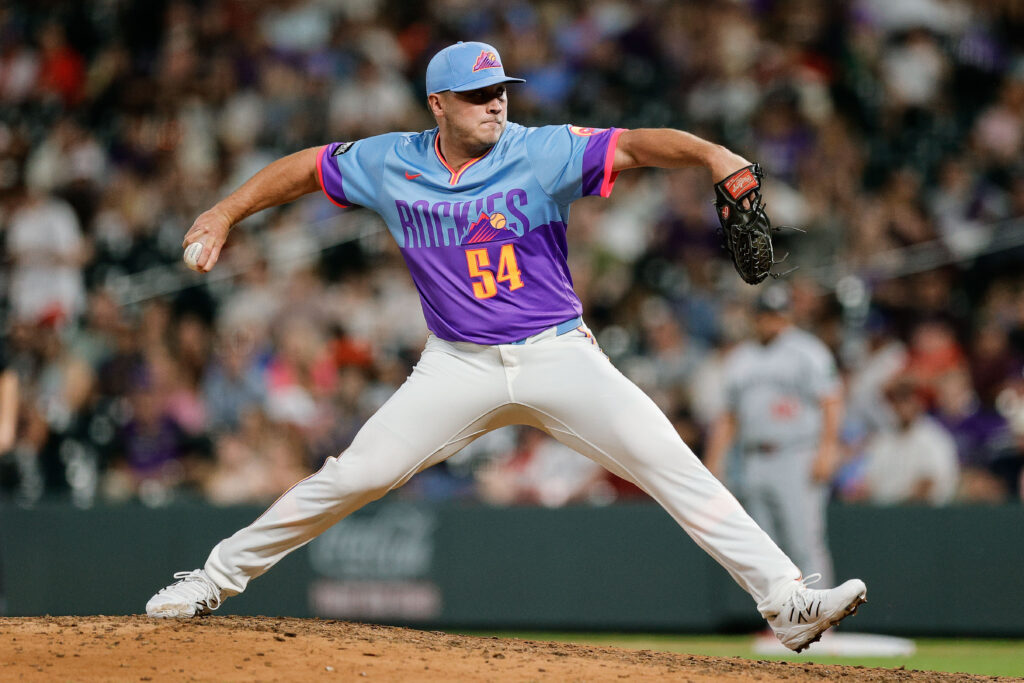 Rangers, Mariners Eyeing Rockies' Relievers