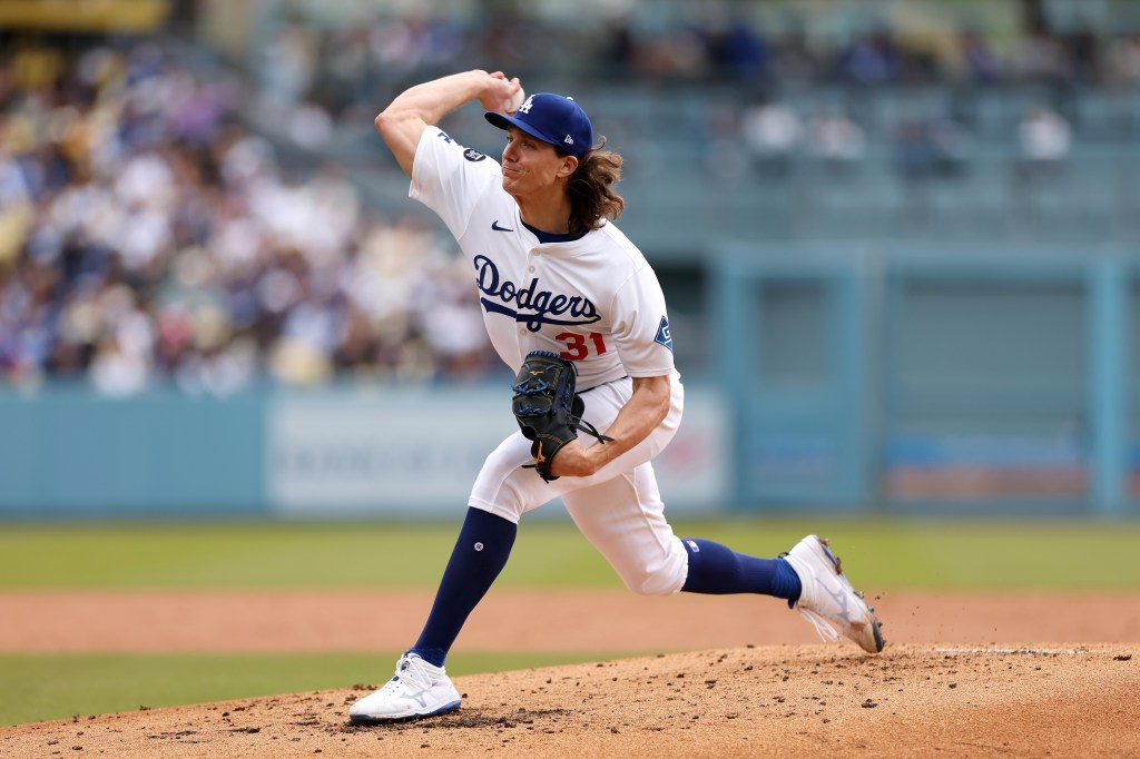 Los Angeles Dodgers pitcher Tyler Glasnow #31 pitching.