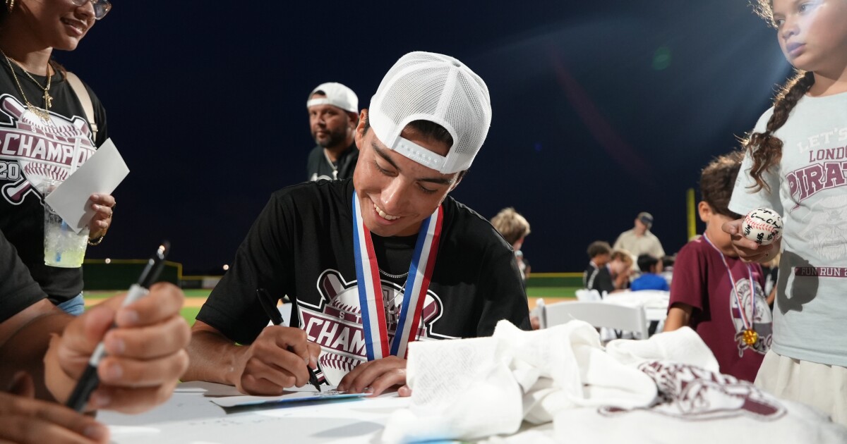 London baseball honored with State Championship parade; autographs for fans
