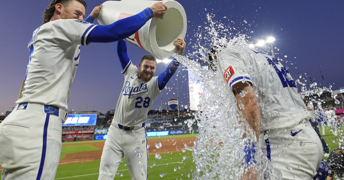 Royals win in walk-off fashion, 4-3, over the Pirates