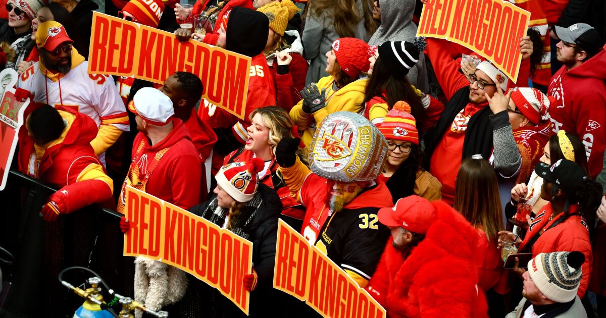 Kansas City-area lawmakers jostle to keep Chiefs and Royals in Missouri | KCUR