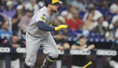 Brewers' Hoskins leaves game against Marlins because of left thumb discomfort