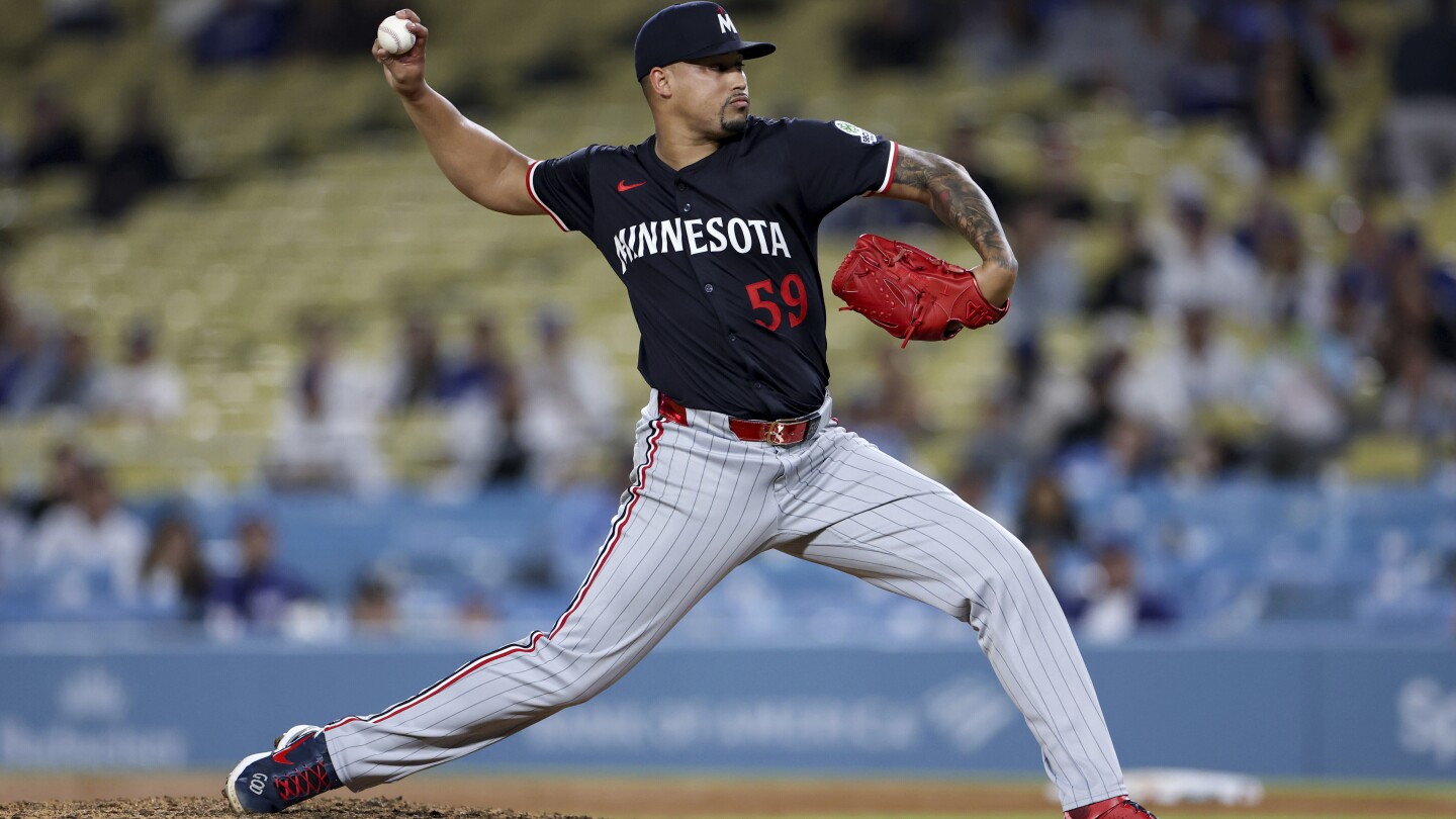 Durán dealt to Phillies and twin brother relievers get traded on same day